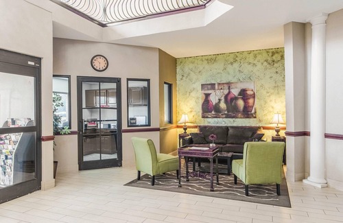 Graham Hotel | Quality Suites Graham - Burlington South