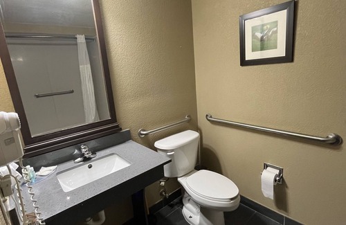 Graham Hotel | Quality Suites Graham - Burlington South