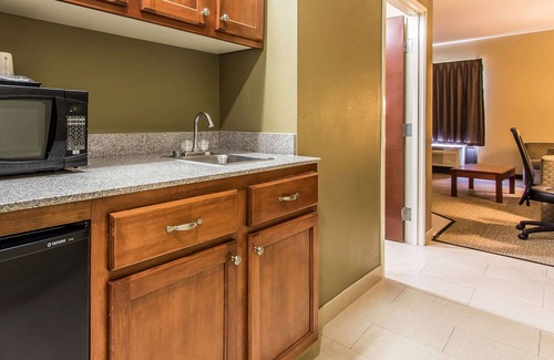 New Iberia Hotel | Quality Suites New Iberia