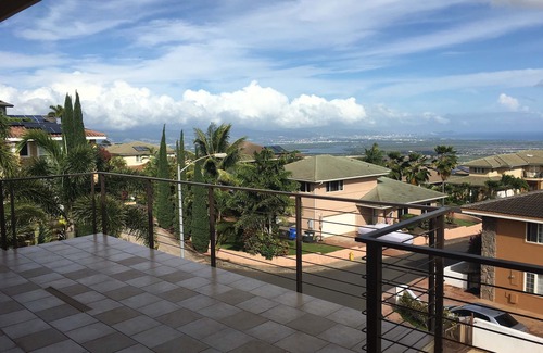 Kapolei House | Quality & Views- Centrally Located - Golf & Disney !