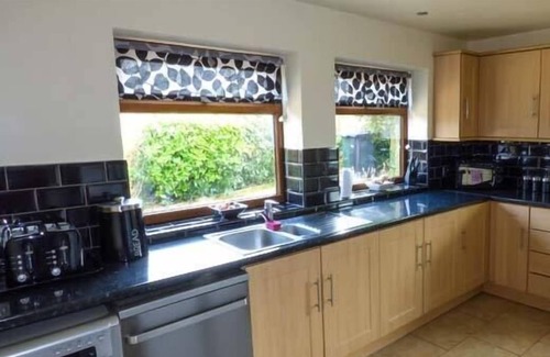 Oxenhope Cottage | QUARRY BANK HOUSE, pet friendly, with hot tub in Oxenhope