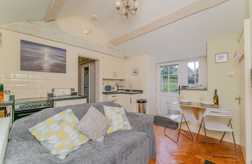 Llanasa Cottage | QUARRY COTTAGE, pet friendly, character holiday cottage in Llanasa