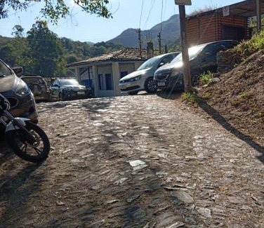 Ouro Preto House | Quarto Britney