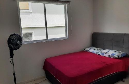 Pilarzinho House | Quarto com cama de casal ao lado da Ópera de Arame