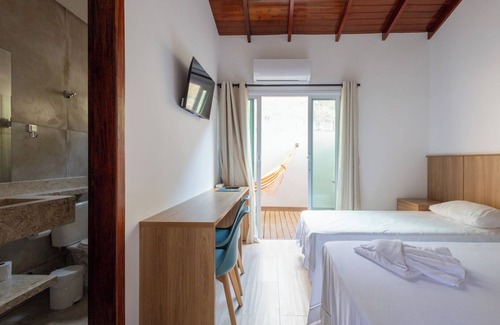 Pontal da Cruz Bed & Breakfast | Quarto com Wi-Fi, ar-condicionado e a 300m do mar
