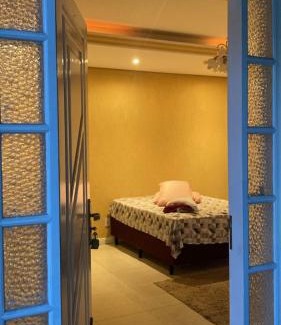 Florianopolis House | Quarto Elegante e Iluminado Charme e Privacidade Garantidos em casa compartilhada