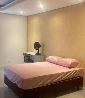 Florianopolis House | Quarto Elegante e Iluminado Charme e Privacidade Garantidos em casa compartilhada