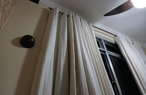 Portuguesa House | Quarto Privado Cama Casal e Individuais Apto