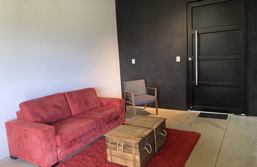 Cambui House | Quarto Privativo com Banheiro Externo de uso Exclusivo