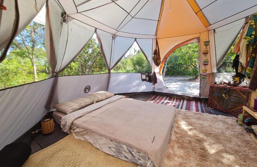 Itacare Other | Que Brota Do Chão