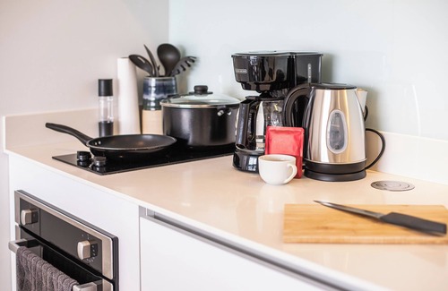 Barrio Escalante Apartment | Queen Bed Yogui Studio apartment + Rooftop Hot Tub