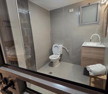 Kiryat Ata Apartment | Queen