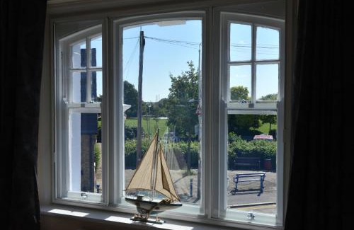 Queenborough Bed & Breakfast | Queen Phillippa