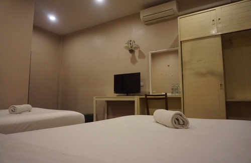 Chum Phae Hotel | Queens Hotel