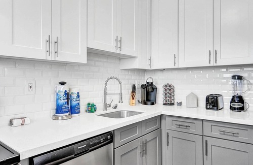 West Avenue Apartment | Queens Suite 2BD/2BA Miami Beach Lincoln Casa