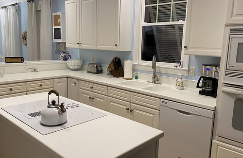 North Litchfield Beach House | Quick stroll to beautiful North Litchfield beach!