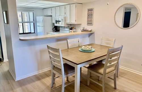 Mid Island Condo | Quick walk to the beach! Cozy and bright 2/2 beach condo. Hidden Gem.