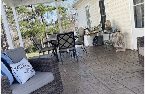 Thomasville House | Quiet 2 Bedroom Home