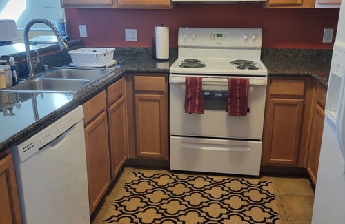 Paradise Condo | Quiet 2Bed/2Bath Las Vegas Condo located 4 miles from Strip