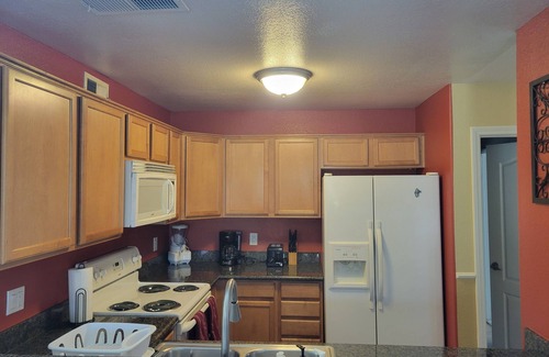 Paradise Condo | Quiet 2Bed/2Bath Las Vegas Condo located 4 miles from Strip