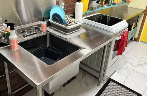 Fowler House | Quiet and Comfortable - Right on Main Street