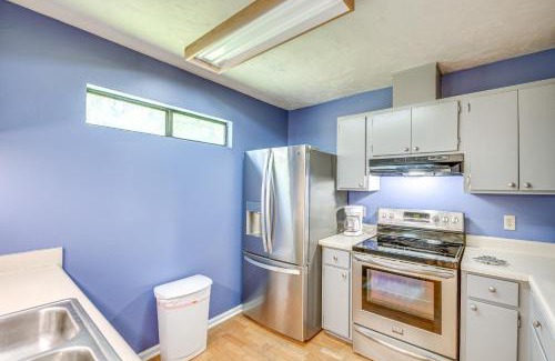 Tallahassee House | Quiet and Convenient Tallahassee Home, 4 Mi to Lake!