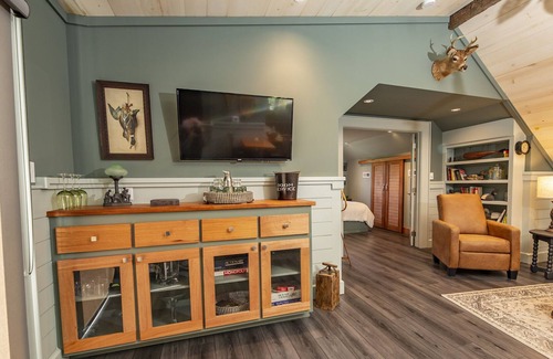 Celina House | Quiet and cozy channel-front guest suite on Grand Lake St. Marys