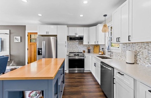 Duncan House | Quiet and Cozy with Outdoor Space