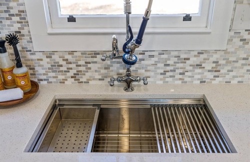 Duncan House | Quiet and Cozy with Outdoor Space