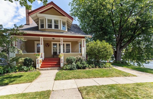 Fort Atkinson House | Quiet and Picturesque Riverfront 3bed House for Rent