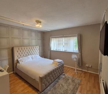 Caerau House | Quiet and professional friendly