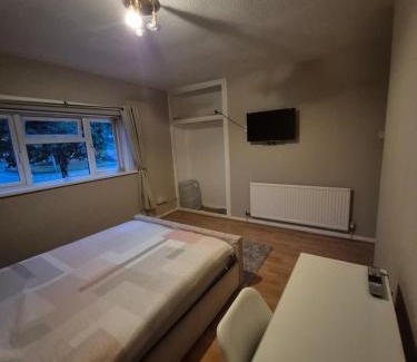 Caerau House | Quiet and professional friendly