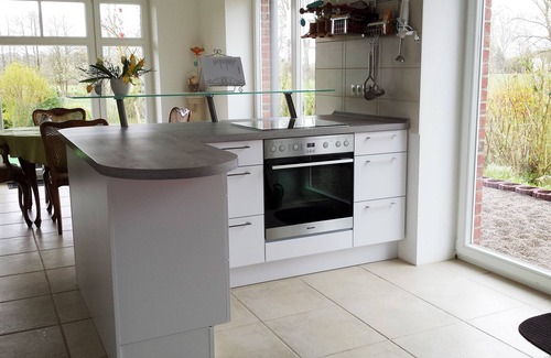 Sehlen Apartment | Quiet apartment in the countryside with balcony, terrace and large garden