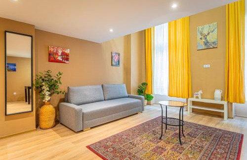 Budavar Apartment | Quiet Cabin on the Danube River