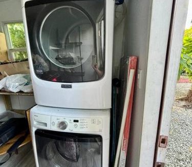 Midtown House | Quiet & Centrally located House - PRIVATE PARKING, LAUNDRY AND STORAGE FOR LUGGAGE