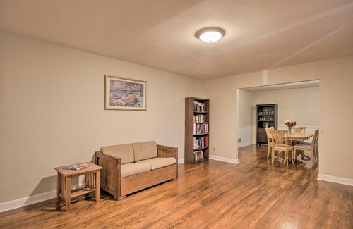 Columbia House | Quiet Columbia Home with Fire Pit and Pool Table!