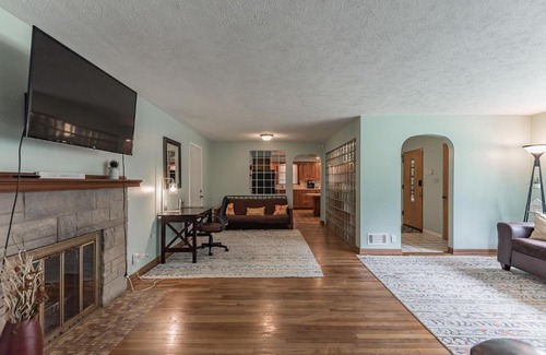 South Bend House | Quiet Comfy 2 BR Home In South Bend, Minutes From Notre Dame! Pet Friendly! home