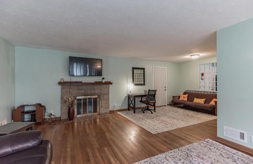 South Bend House | Quiet Comfy 2 BR Home In South Bend, Minutes From Notre Dame! Pet Friendly! home