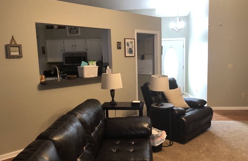 Kingsland House | Quiet, comfy home - 3BR w/Spa Bath & Fenced Yard – Ideal for Extended Stays