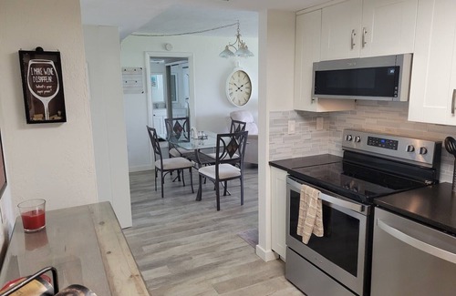 Venice Condo | Quiet Condo w/Elevator in Bird Bay - Pickleball, pool, 2 miles to the beach!