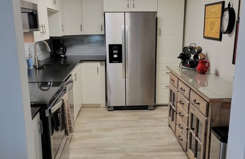 Venice Condo | Quiet Condo w/Elevator in Bird Bay - Pickleball, pool, 2 miles to the beach!