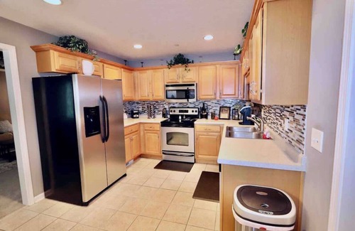 Pleasant View House | Quiet Country Road 4BR Chic Home