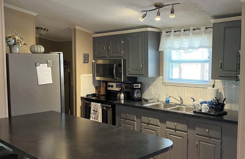 Ridgeway Cottage | Quiet Cove with Big Water Views