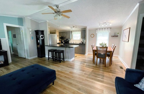 Ridgeway Cottage | Quiet Cove with Big Water Views