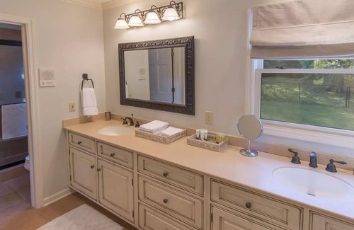 Hartwell Cabin | Quiet, Cozy Cabin, 8 Beds, Perfect for Families and Business