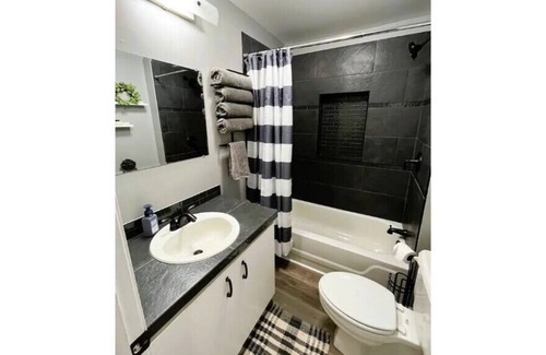 Rombauer House | Quiet, Cozy Cabin!