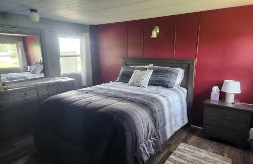 Scotia House | Quiet Cozy Cottonwood Cottage in Scotia