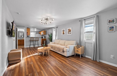 Old Seminole Heights House | Quiet Cozy Home w/Arcade, Air Hockey & More, Very Spacious! Close to ZooTampa!