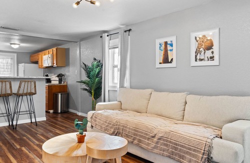 Old Seminole Heights House | Quiet Cozy Home w/Arcade, Air Hockey & More, Very Spacious! Close to ZooTampa!