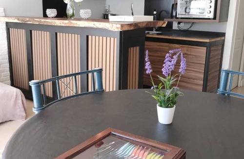 Puerto Madryn House | Quiet & Cozy Retreat - WiFi, Parking & Nature